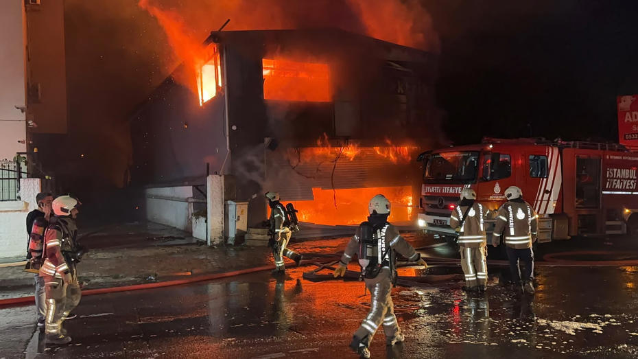 Esenyurt'ta İş Yeri Yangını: 5 İşletme Zarar Gördü
