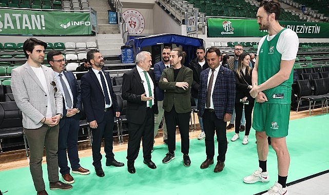 Şadi Özdemir, Bursaspor basketbol takımını antrenmanda izledi – SPOR