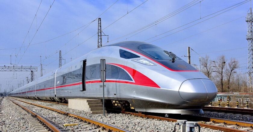 Çin saatte 450 km hıza ulaşabilen tren modelini tanıttı
