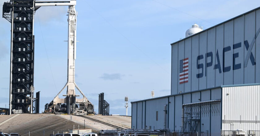 SpaceX’in Starship roketi yedinci test uçuşu sırasında parçalandı