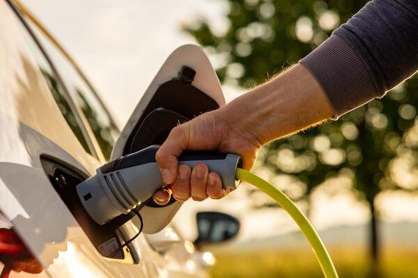 1 dakikada tam 100 kilometre! Çinli şirket geliştirdi: Küçük bir mahalle kadar elektrik çekiyor