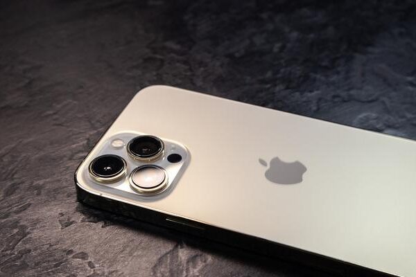 Yeni sızıntı! iPhone 17 Pro’da kamera çıkıntısı büyüyor, logo yer değiştiriyor