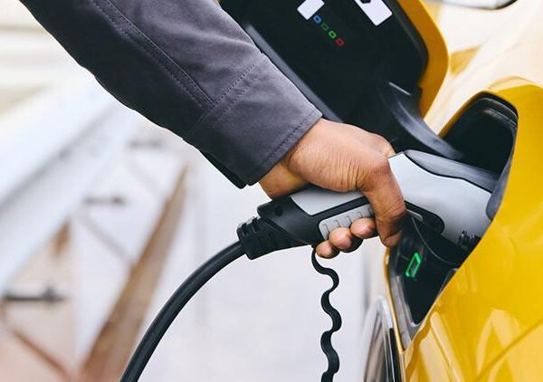 Elektrikli araç pillerine dahili yangın söndürücü geliyor