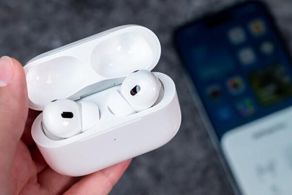 Görselleri iOS 26 beta 6’da bulundu: Apple, AirPods’u çevirmene dönüştürecek!