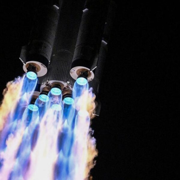 Uzay mekiği sorun çıkardı: Çinli astronotlar yeryüzüne geri dönemiyor