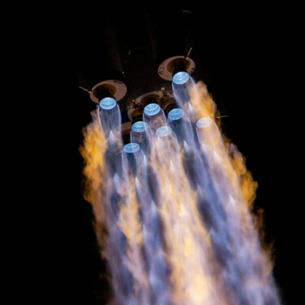 Çin’in Uzun Yürüyüş-2F Roketi Acil Durumla Uzaya Gönderildi