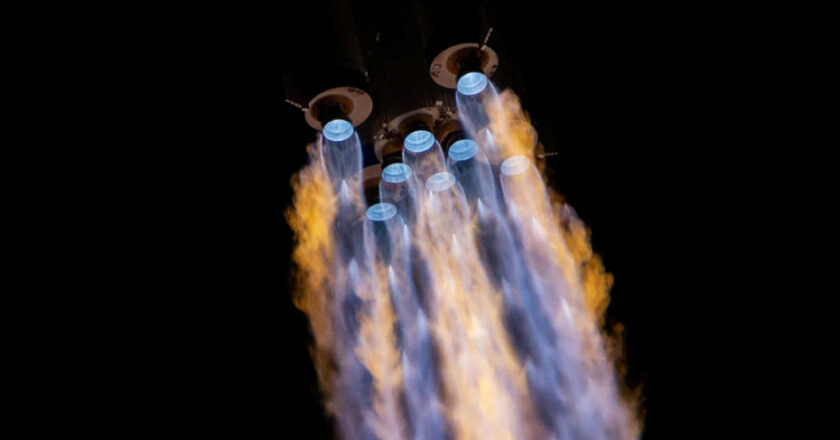 Çin’in Uzun Yürüyüş-2F Roketi Acil Durumla Uzaya Gönderildi