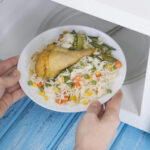 Mikrodalga fırınlar besin değerini yok ediyor mu? Bilim insanları yanıtladı