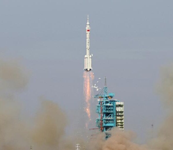 Çin’in Yeniden Kullanılabilir Roketi Uzayda Yangın Çıkardı